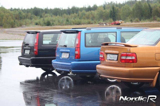 Foto från NordicR Superstage 2008. Volvo S70R och Volvo V70R.