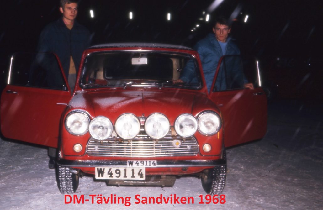 CG Sundquist med sin Mini Cooper i Sandviken 1968